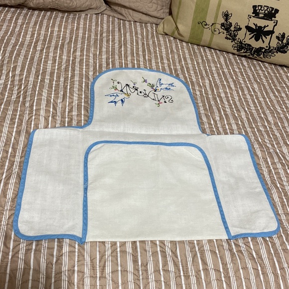 Vintage Hand Embroidered Bluebird Cloth Napkin Holder! - Picture 3 of 6